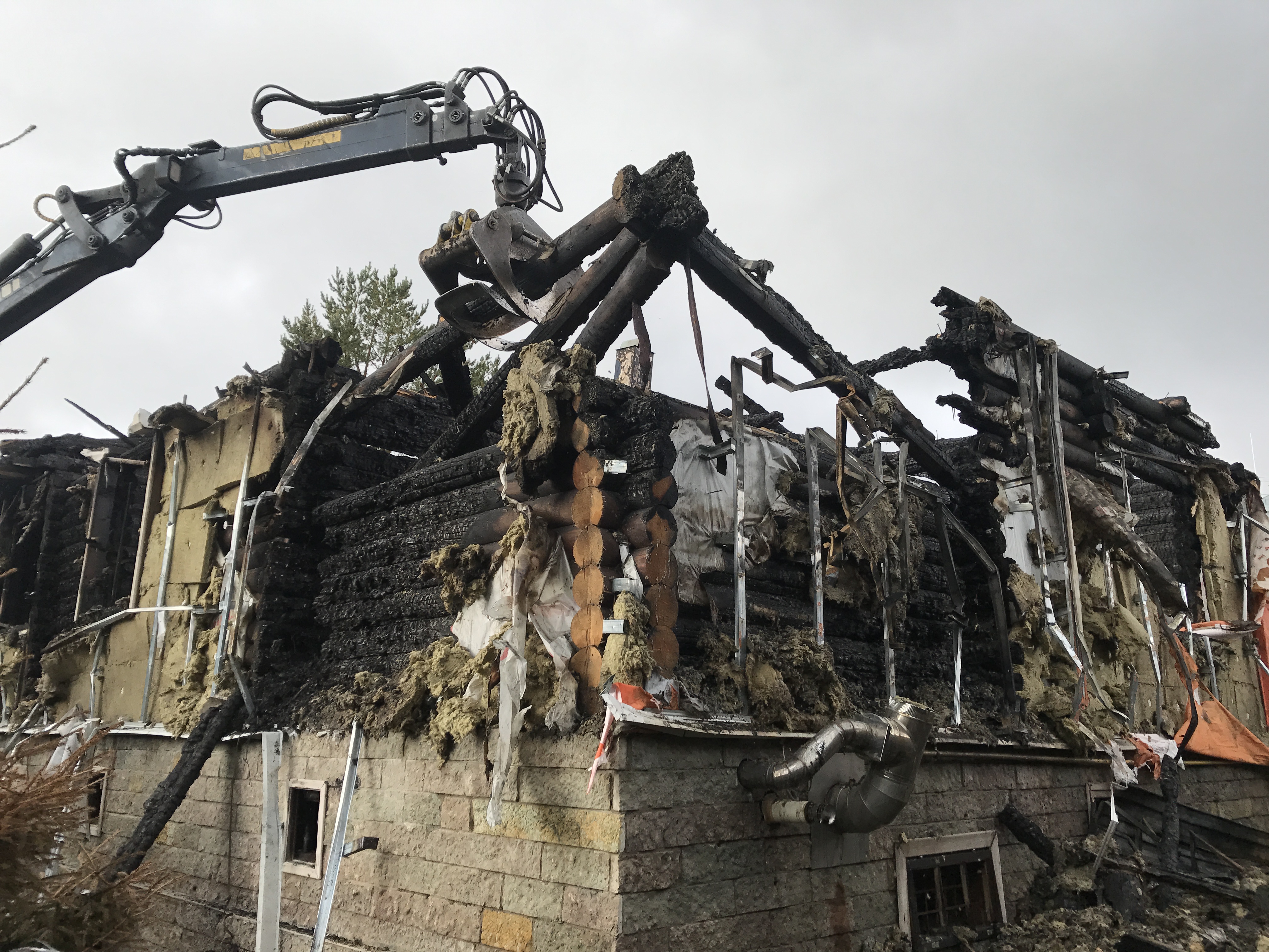 демонтаж сгоревшего дома